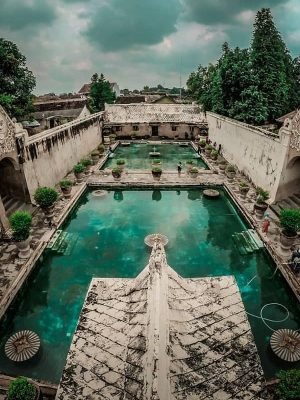 wisata-tamansari-1080x800.jpg